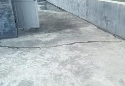 阿拉善左楼顶漏水维修公司分享下如何解决卫生间隐蔽部位漏水的问题?