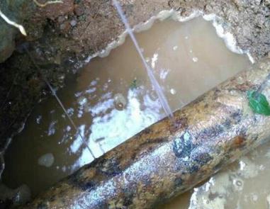 阿拉善左楼顶渗水维修公司分享下地暖漏水的原因及检测方法。